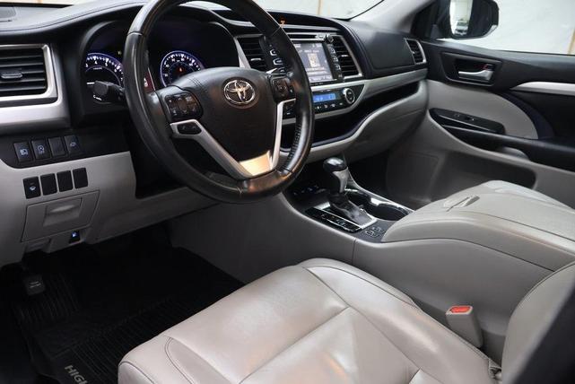 Photo of 2018 Black Toyota Highlander