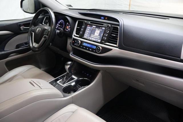 Photo of 2018 Black Toyota Highlander