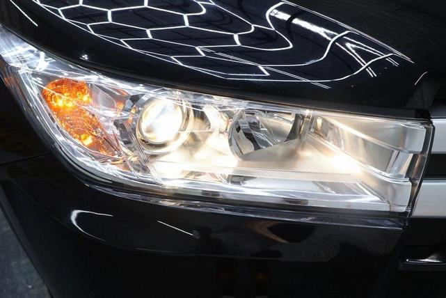 Photo of 2018 Black Toyota Highlander