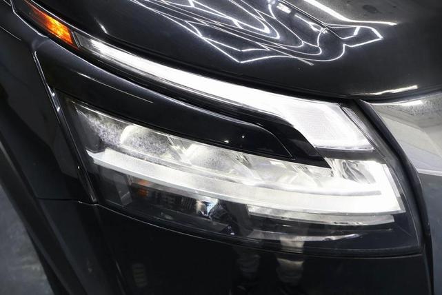 Photo of 2022 Black Nissan Pathfinder