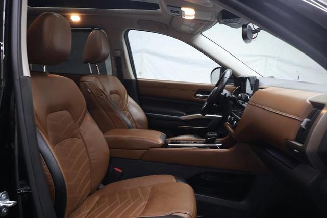 Photo of 2022 Black Nissan Pathfinder