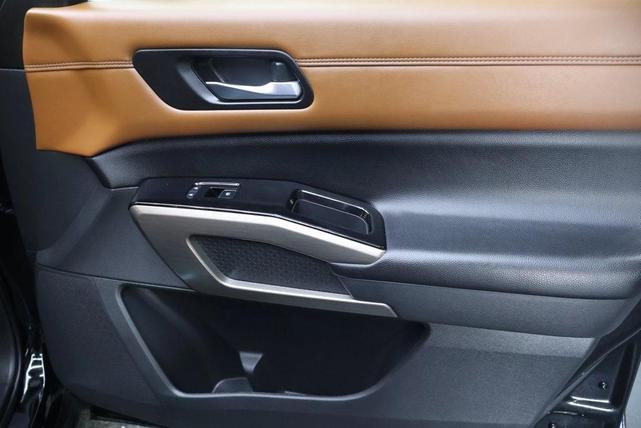 Photo of 2022 Black Nissan Pathfinder