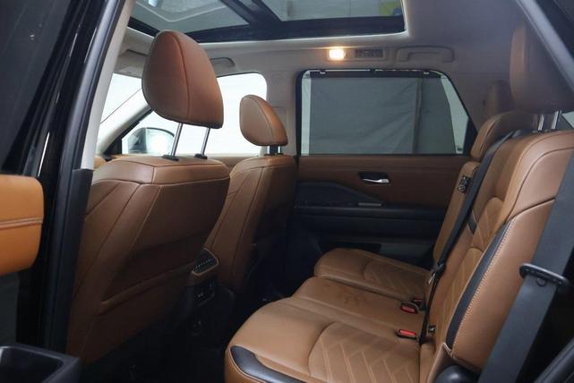 Photo of 2022 Black Nissan Pathfinder