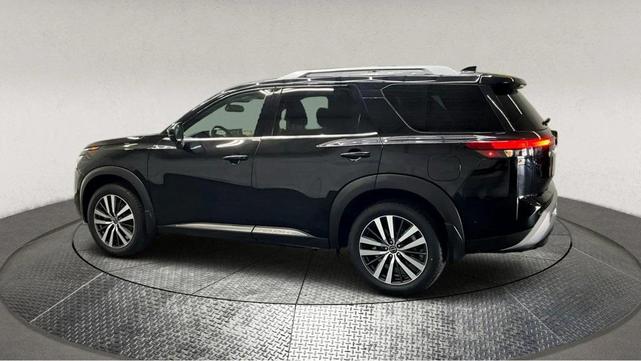 Photo of 2022 Black Nissan Pathfinder