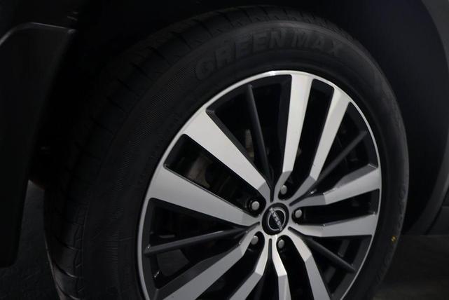 Photo of 2022 Black Nissan Pathfinder