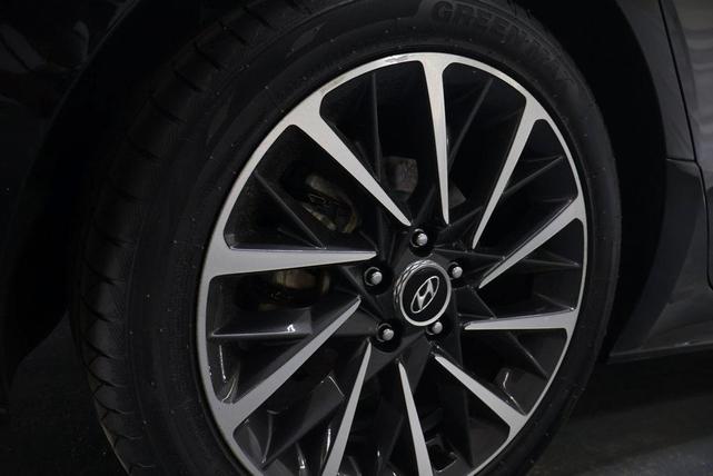Photo of 2022 Phantom Black Hyundai SONATA