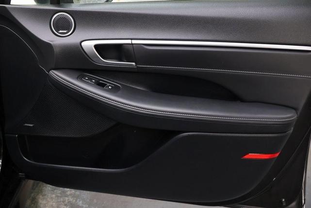 Photo of 2022 Phantom Black Hyundai SONATA