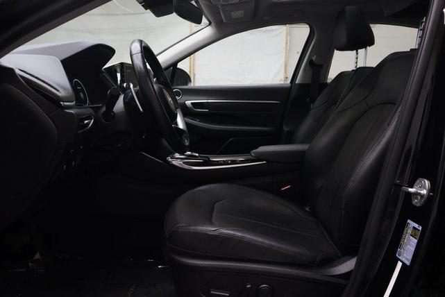 Photo of 2022 Phantom Black Hyundai SONATA