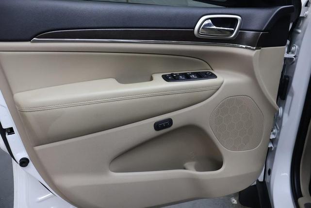 Photo of 2015 Bright White Clearcoat Jeep Grand Cherokee