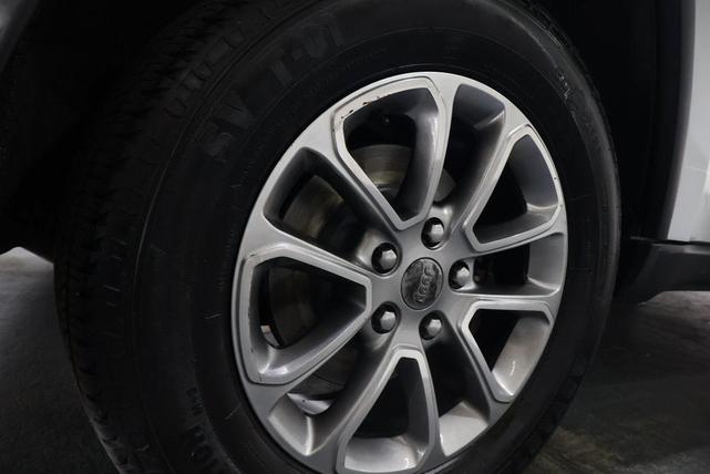 Photo of 2015 Bright White Clearcoat Jeep Grand Cherokee