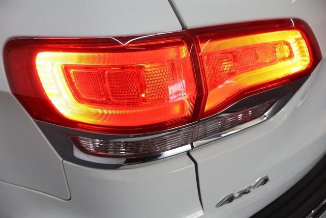 Photo of 2015 Bright White Clearcoat Jeep Grand Cherokee