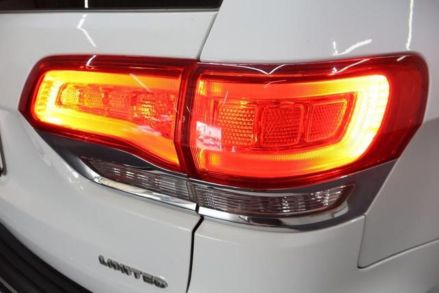 Photo of 2015 Bright White Clearcoat Jeep Grand Cherokee
