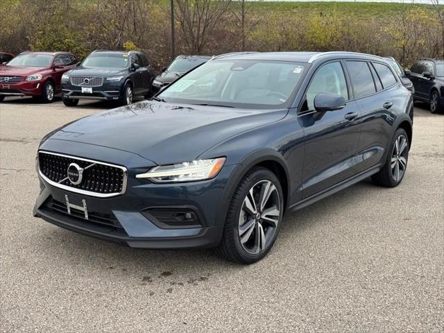 2023 Volvo V60 Cross Country