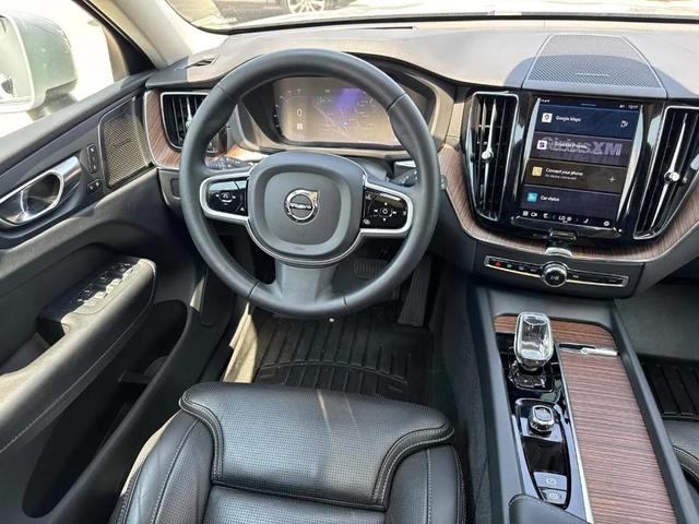 Photo of 2023 Silver Dawn Metallic Volvo XC60