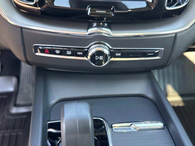 Photo of 2024 Silver Dawn Metallic Volvo XC60