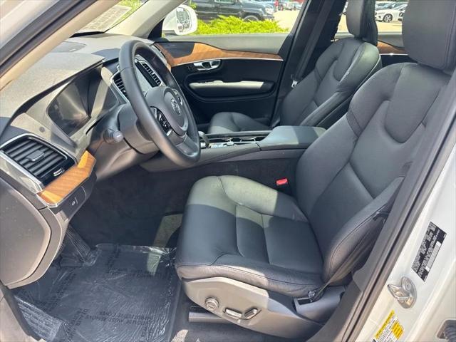 Photo of 2023 Crystal White Metallic Volvo XC90