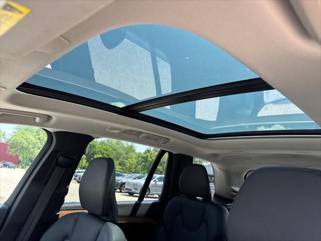 Photo of 2023 Crystal White Metallic Volvo XC90