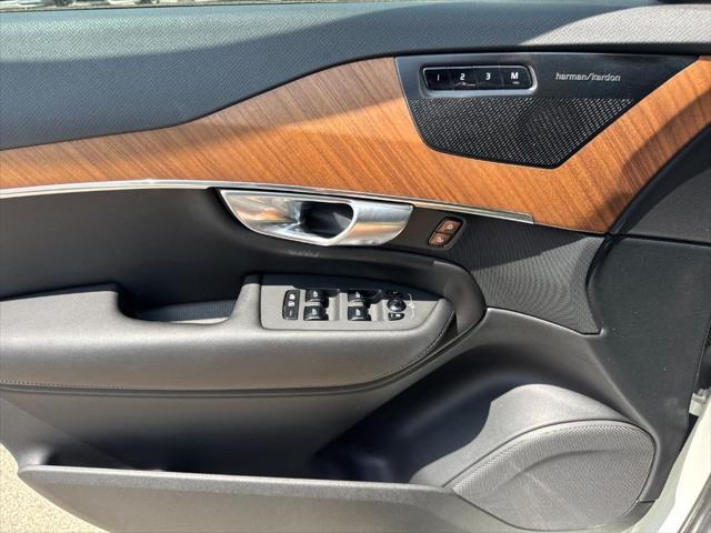 Photo of 2023 Crystal White Metallic Volvo XC90