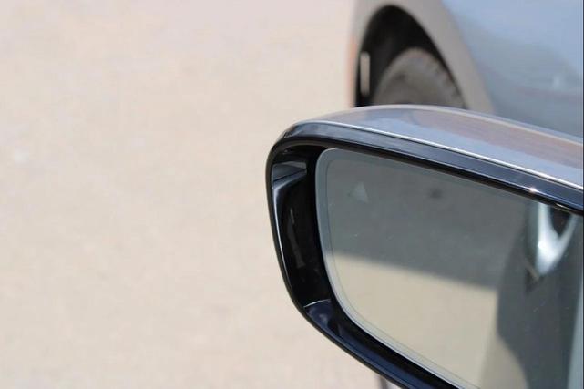 Photo of 2024 Gray BMW 330