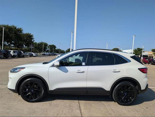 Photo of 2022 Star White Tri-Coat Ford Escape