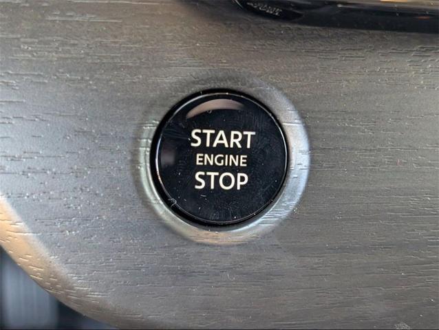 Photo of 2025 Everest White Pearl Tricoat Nissan Murano