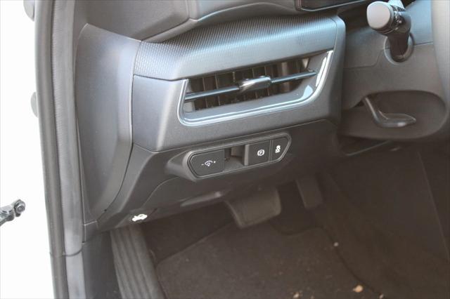 Photo of 2025 Snow White Pearl Kia K4