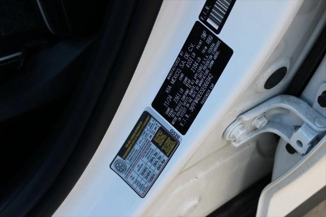 Photo of 2025 Snow White Pearl Kia K4
