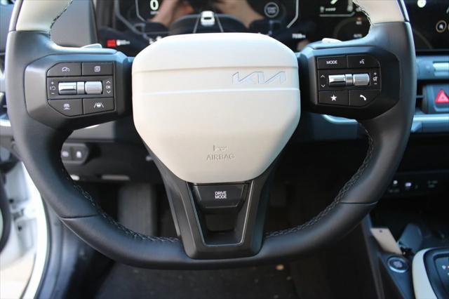 Photo of 2025 Snow White Pearl Kia K4