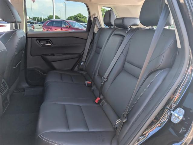 Photo of 2022 Super Black Nissan Rogue