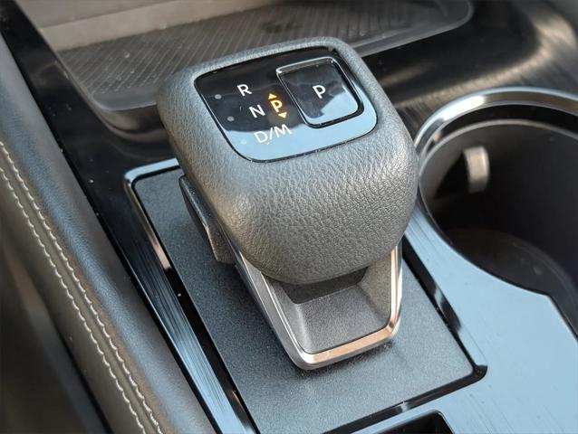 Photo of 2022 Super Black Nissan Rogue