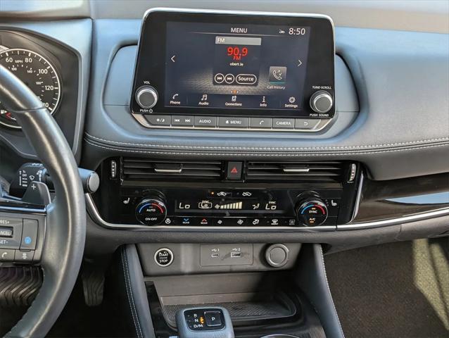 Photo of 2022 Super Black Nissan Rogue
