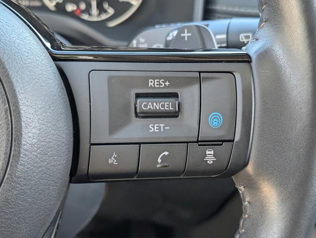 Photo of 2022 Super Black Nissan Rogue