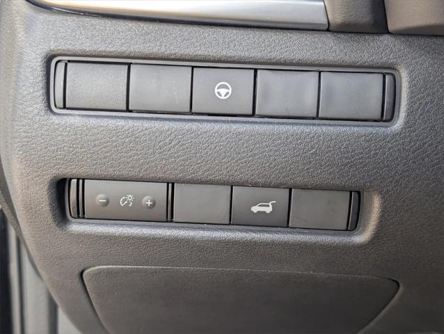 Photo of 2022 Super Black Nissan Rogue