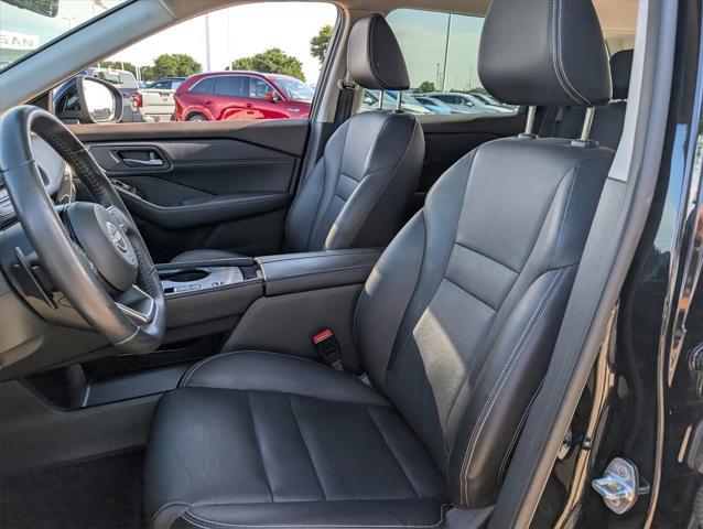 Photo of 2022 Super Black Nissan Rogue
