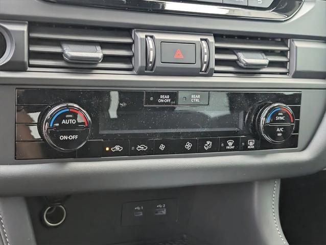 Photo of 2025 Super Black Nissan Pathfinder