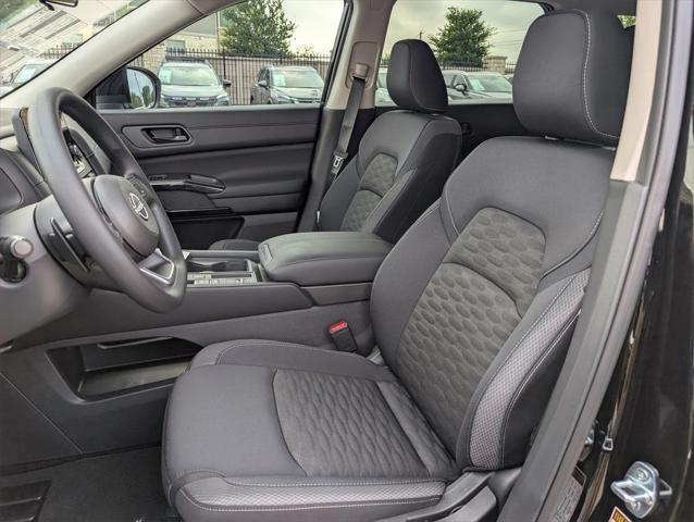 Photo of 2025 Super Black Nissan Pathfinder