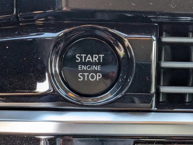 Photo of 2025 Everest White Pearl Tricoat Nissan Pathfinder