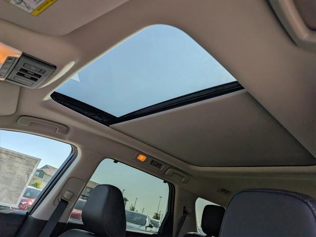 Photo of 2025 Everest White Pearl Tricoat Nissan Pathfinder