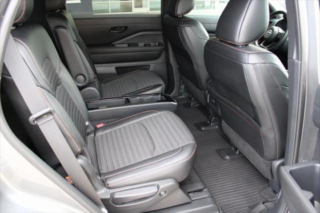 Photo of 2024 Gun Metallic Nissan Pathfinder