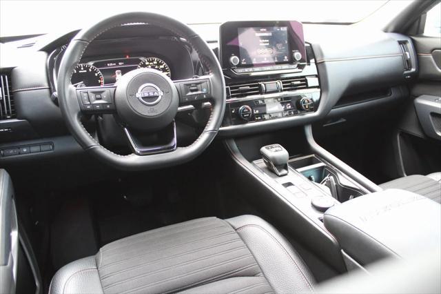 Photo of 2024 Gun Metallic Nissan Pathfinder