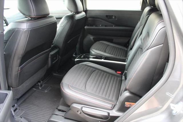 Photo of 2024 Gun Metallic Nissan Pathfinder