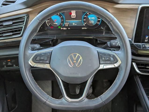 Photo of 2024 Silver Mist Volkswagen Atlas