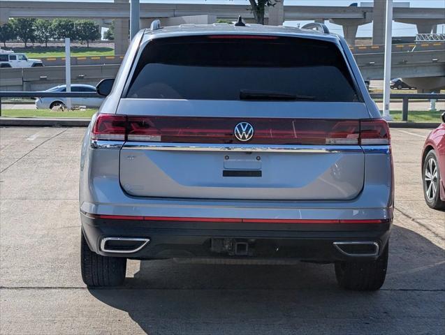 Photo of 2024 Silver Mist Volkswagen Atlas
