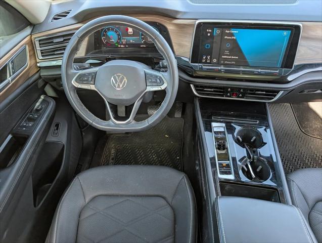 Photo of 2024 Silver Mist Volkswagen Atlas