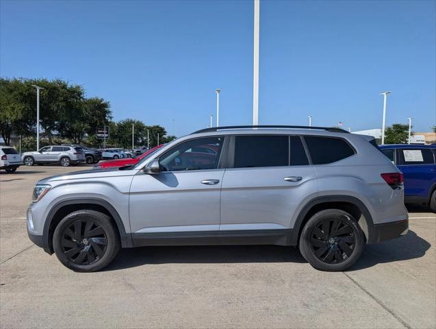 Photo of 2024 Silver Mist Volkswagen Atlas