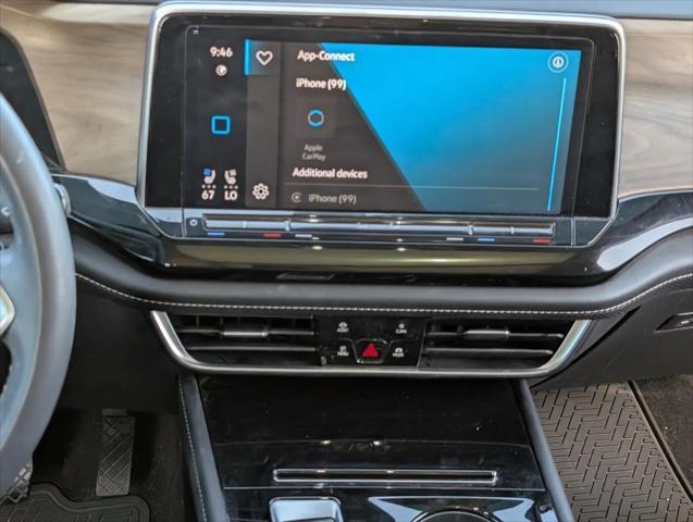 Photo of 2024 Silver Mist Volkswagen Atlas