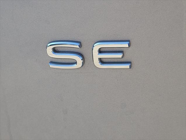 Photo of 2024 Silver Mist Volkswagen Atlas