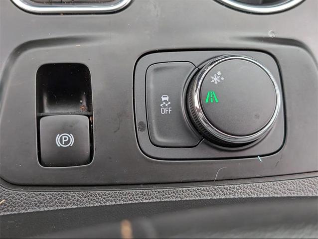 Photo of 2021 Silver Ice Metallic Chevrolet Traverse