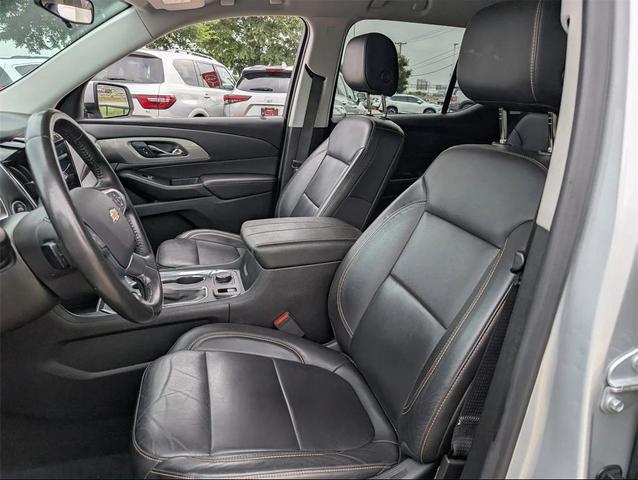 Photo of 2021 Silver Ice Metallic Chevrolet Traverse