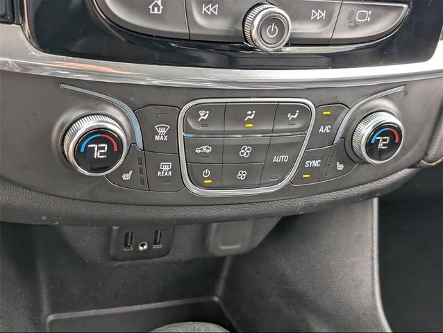 Photo of 2021 Silver Ice Metallic Chevrolet Traverse